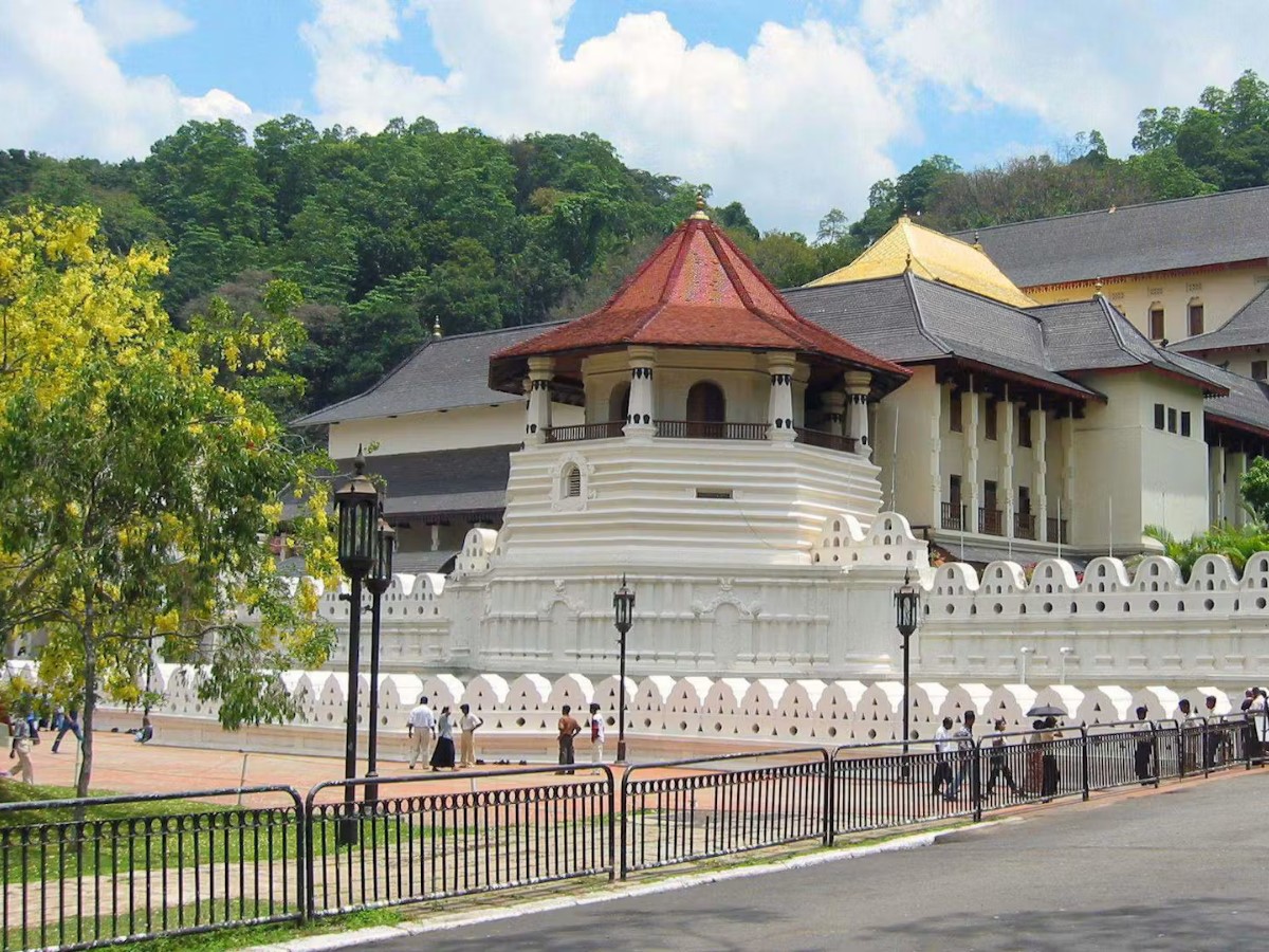 Security services in Kandy near Sri Dalada Maligawa